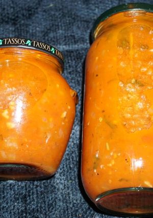A picture of FRESH CHUNKY TOMATO MARINARA SAUCE. JON STYLE.