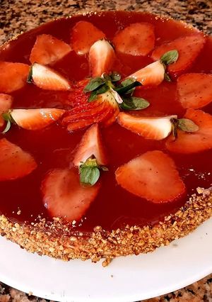 Una foto de Tarta de 2 flanes sabor fresa y vainilla
