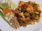 A picture of garlic chicken bean sprouts