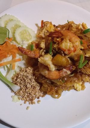 A picture of Pad Thai with Mixed Proteins.