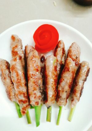 Hình của món Chả thịt cuộn sả.