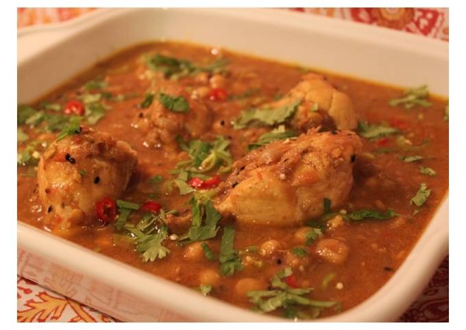 Lahori Murgh Channay – Lahori Chickpea and Chicken Curry