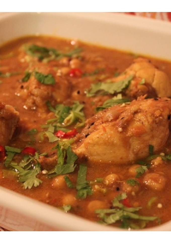 A picture of Lahori Murgh Channay – Lahori Chickpea and Chicken Curry.