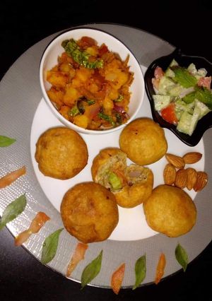 A picture of Stuff litti chokha.