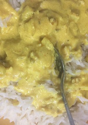 A picture of White rice with kadhi.