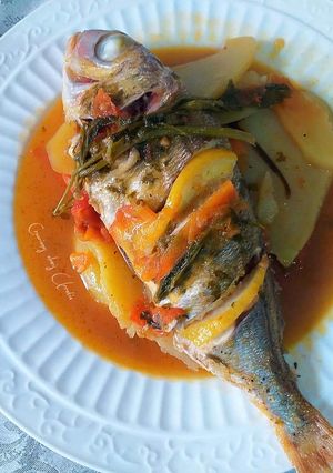 Foto principal de Guiso de marinero en cazuela con patatas y alguna que otra cosa