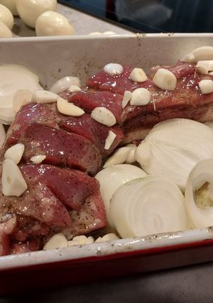 Hagyományos hagymás hasalja sülthús (császárhús) recept fotója