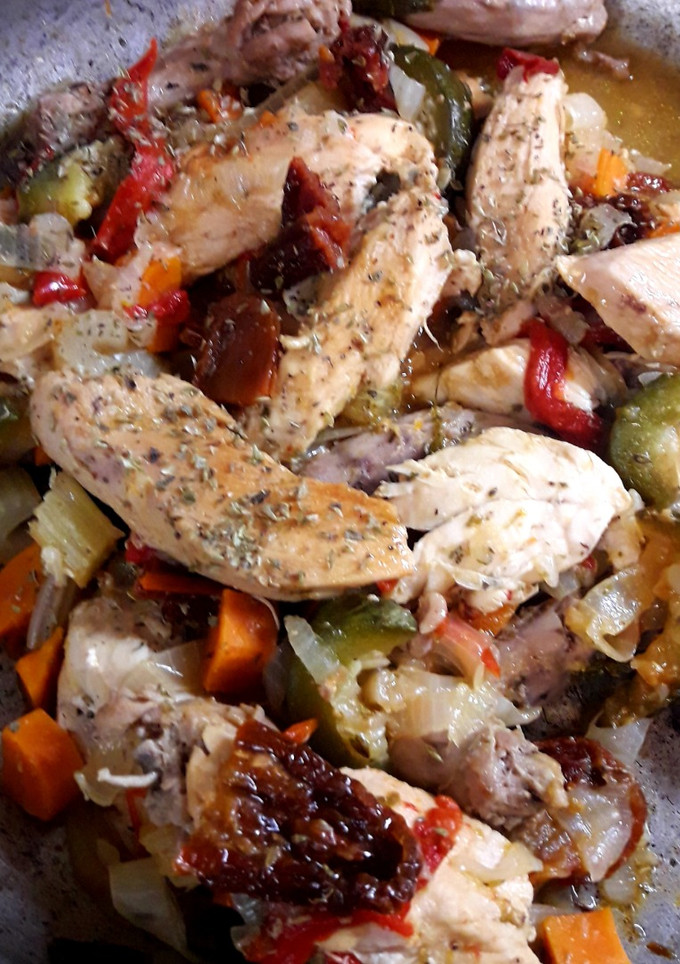 Una foto de Pollo con tomate seco