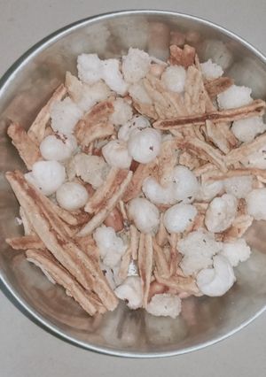 फलाहारी नमकीन (Falahari namkeen recipe in hindi) रेसिपी मुख्य फोटो