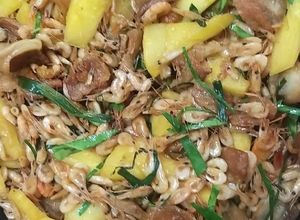 Hình của món Tôm rang thịt ba chỉ + dứa.