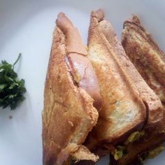 A picture of Cheesey guacamole sandwich.