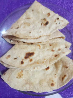 ફુલકા રોટી (Fulka Roti Recipe In Gujarati) રેસીપી મુખ્ય ફોટો