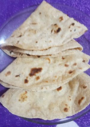 ફુલકા રોટી (Fulka Roti Recipe In Gujarati) રેસીપી મુખ્ય ફોટો
