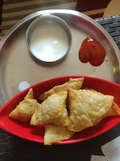 समोसे (Samose recipe in Hindi) रेसिपी मुख्य फोटो