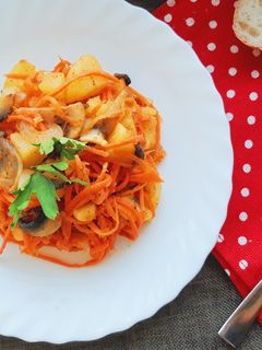 Фото Салат с корейской морковью и грибами.