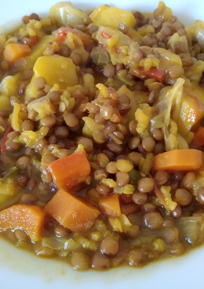 Una foto de Lentejas con verduras y arroz
