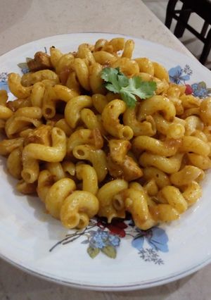 A picture of Achari macaroni pasta.