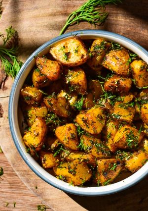 A picture of New Potatoes & Dill leaves stir fry.