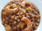Una foto de langostino con patatas