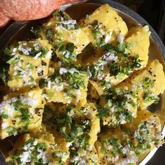 A picture of Khaman dhokla.