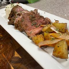 A picture of Roasted Garlic Mint Lamb Leg.
