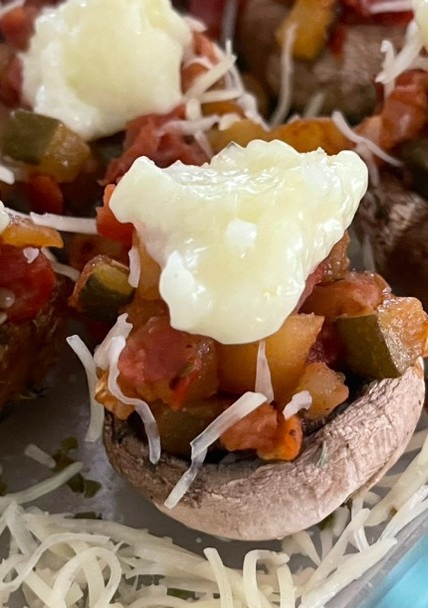 Una foto de Champis rellenos con alioli gratén