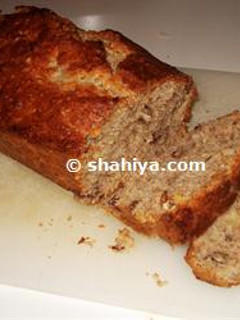 A picture of Banana & Pecan Cake.