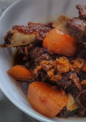 A picture of Beef Ribs and Potato in Herbs and Sweet Soy Sauce.