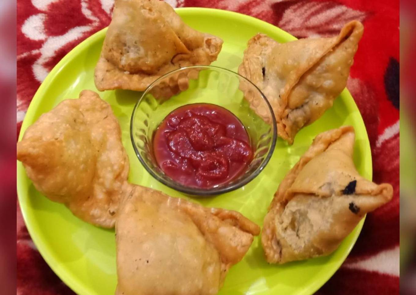 Crispy Paneer Peas Samosa