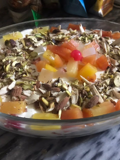 A picture of Dry cake and nuts dessert.