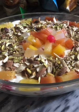 A picture of Dry cake and nuts dessert.