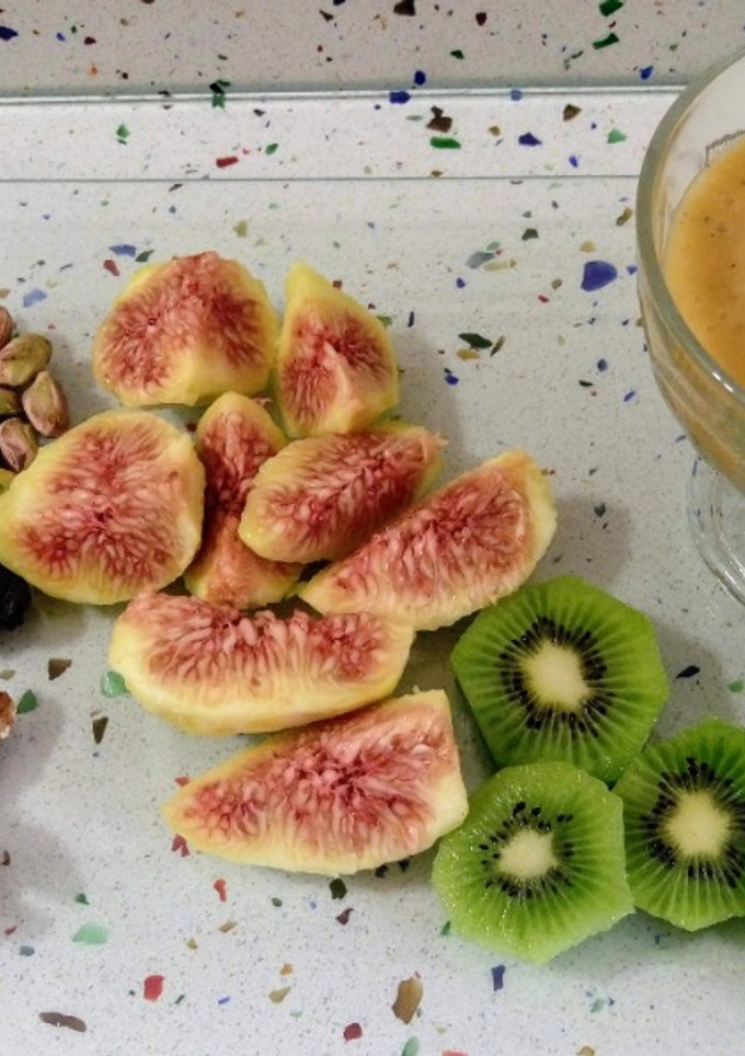 Una foto de Smoothie tropical con frutos secos