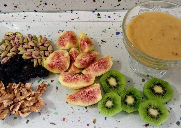 Smoothie tropical con frutos secos