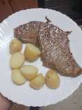 Filetes de ternera a la plancha con papas cocidas