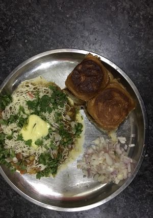 A picture of Cheese pav bhaji.