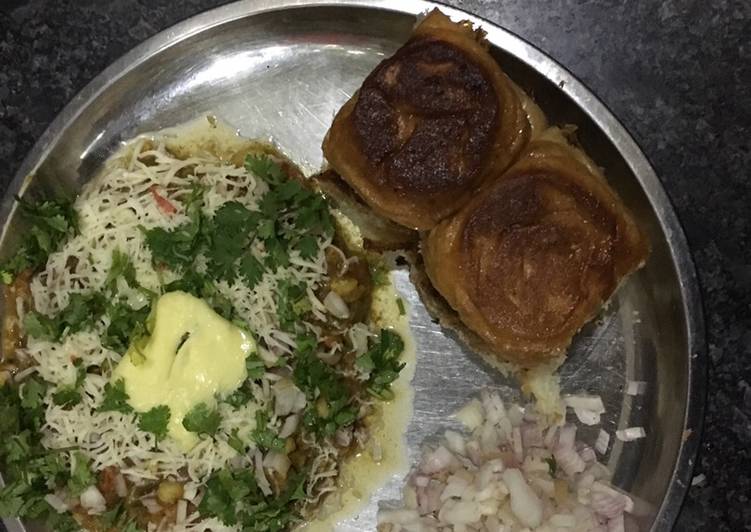 Cheese pav bhaji