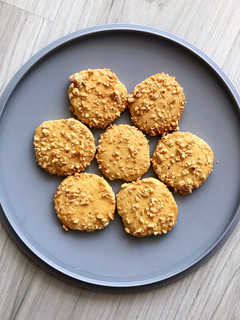 A picture of Hazelnut Cookies.