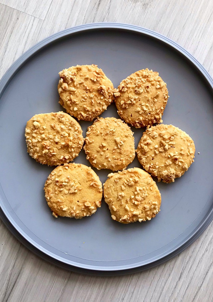 A picture of Hazelnut Cookies.