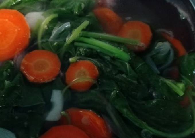 Langkah Mudah untuk Menyiapkan Sayur bening bayam + wortel Anti Gagal