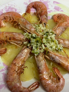 Una foto de Gambones al ajillo y lima🦐