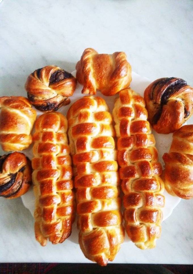 Плетенки и булочки с маком