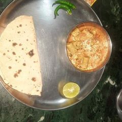 A picture of Gatte ki sabzi.