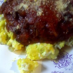A picture of Amatriciana sauce on eggs.