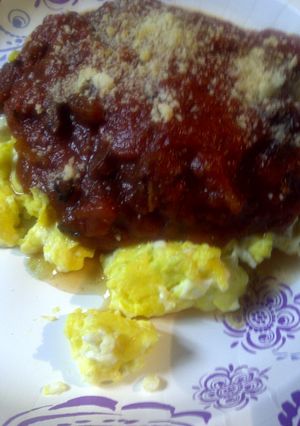 A picture of Amatriciana sauce on eggs.