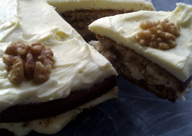 Recipe: Perfect 'V' walnut cake
