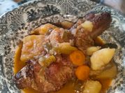 Una foto de costillas adobadas