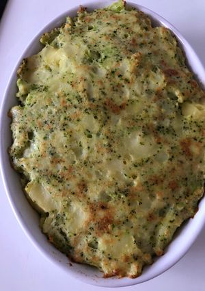O poză a rețetei Cartofi cu broccoli la cuptor.