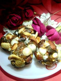 ड्राई फ्रूट्स लड्डू (dry fruits ladoo recipe in Hindi) रेसिपी मुख्य फोटो