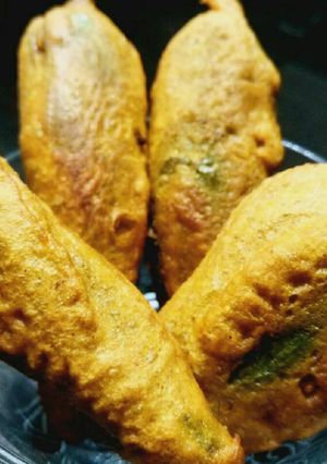 A picture of Mirchi vada.