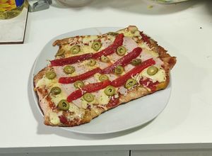 Una foto de Malaya a la pizza